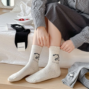 Chaussettes style japonais avec broderie chiot mignonne et texture en tricot doux