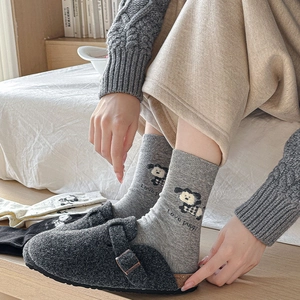 Chaussettes japonaises chiot et mules en feutre gris avec boucle métallique ajustable