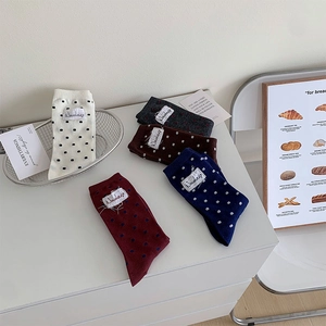 Lot de cinq paires de chaussettes à pois en coton avec étiquettes brodées Newdays