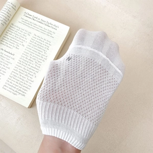 Detail of white mesh breathable no-show socks with N embroidery and silicone anti-slip heel
