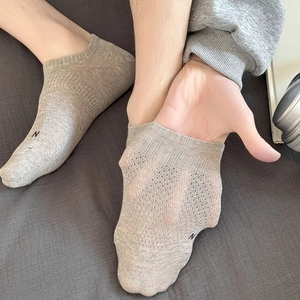Men's mesh breathable invisible boat socks in grey with anti-slip silicone and N logo