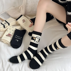 Chaussettes d'hiver épaisses et chaudes avec pois, rayures et motifs de chiots mignons