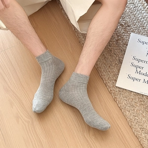 Men's breathable mesh low cut socks in grey melange with minimalist ribbed texture