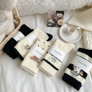 Détails de cinq paires de chaussettes d'hiver en peluche avec pois et rayures