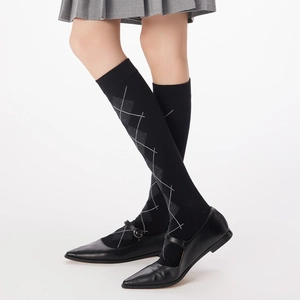 Knee-high socks with retro grey argyle pattern and ribbed cuffs in preppy style