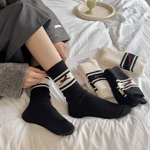 Thick wool socks for women with bow tie detail in black and cream beige colors