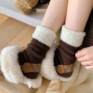 Chaussettes épaisses en laine marron avec revers en peluche et bottes de neige