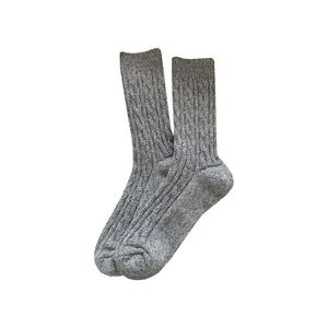 Chaussettes vintage gris clair en laine mélangée à torsades pour femmes style hiver