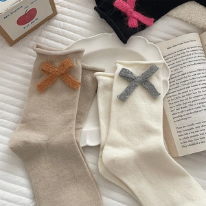 Detailed knit texture of Japanese style crew socks featuring side 3D bow decorations