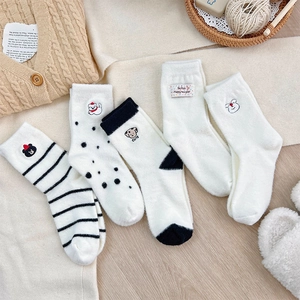 Women's Thickened Warm Polyester Fleece Mid-Calf Socks Cute Dog Bear Animal Embroidery Striped Polka Dot Knitted Socks