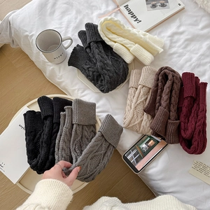 Jambières d'hiver en grosse maille torsadée disponibles en six couleurs variées