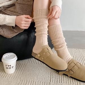 Japanese style beige knitted slouch socks paired with khaki buckle clogs for autumn