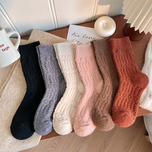 Women Wool Blend Knit Crew Socks 3D Relief Wave Diamond Pattern Thickened Warm Winter Retro Solid Color
