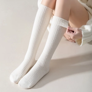 Japanese style white ribbed knee-high socks made of thick warm cotton for autumn and winter