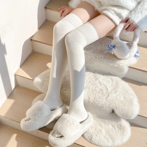 Chaussettes montantes blanches en tricot torsadé épais et chaud pour l'hiver