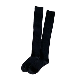 Chaussettes hautes noires classiques avec poignets côtelés et texture en coton élastique