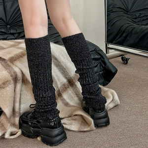 Jambières noires pailletées avec fils argentés et texture tricotée à rayures