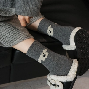 Chaussettes épaisses en laine gris foncé avec broderie chien pour chaleur hivernale