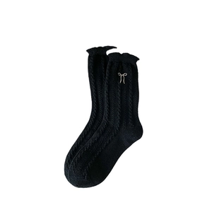 Chaussettes en laine noires style coréen avec motifs torsadés et nœud brodé