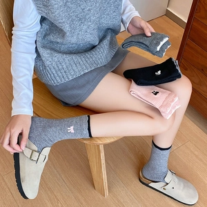Chaussettes japonaises en laine pour femmes avec broderie nœud et bords festonnés gris