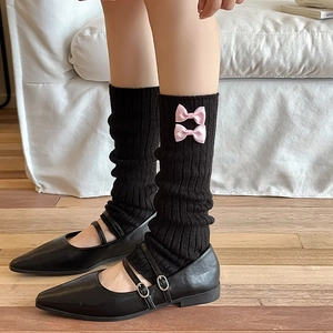 Détails des jambières tricotées noires avec nœuds en satin rose, style Lolita JK