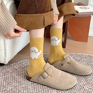 Chaussettes mi-mollet en coton jaune gingembre avec broderie chiot en peluche blanche
