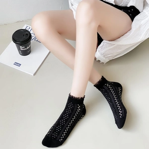 Chaussettes résille en dentelle noire pour femmes avec pois et bordure à volants doux