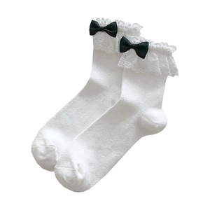 Weiße Lolita-Spitzensocken mit schwarzen Satinschleifen und atmungsaktivem Maschenmuster