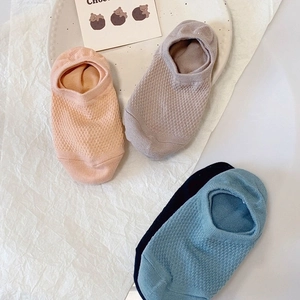 Close-up of breathable mesh ankle socks with anti-slip silicone heels in four soft colors
