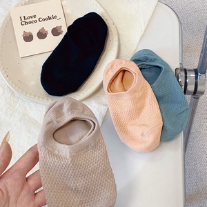 Detail of breathable mesh cotton boat socks for women in multiple soft colors
