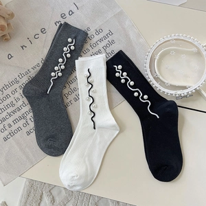 Women Artificial Pearl Beaded Crew Socks Cotton Blend Ribbed Knit Wavy Line Decorative Elegant Retro French JK Style Mid-Calf