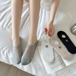 Breathable mesh boat socks for women with bow embroidery in various neutral colors