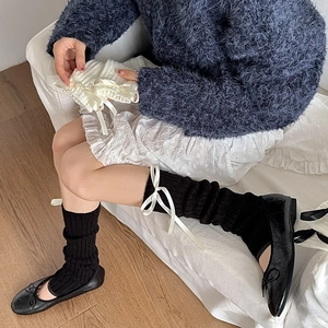 Jambières tricotées style japonais avec nœuds en ruban en noir et blanc