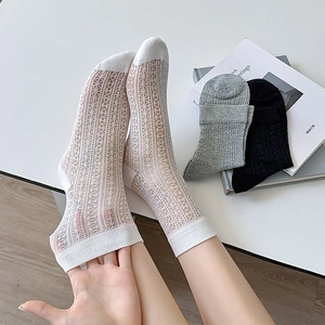 Calze estive in maglia traforata da donna nei colori bianco nero e grigio traspiranti