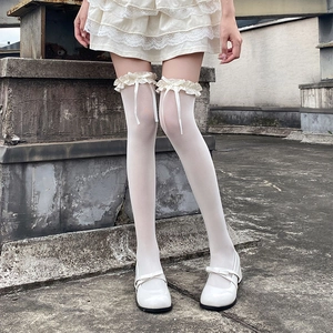 Bas autofixants blancs style japonais avec froufrous en dentelle et nœuds en ruban