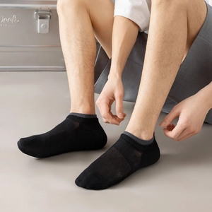 Detail of men's breathable mesh ankle sock in black and grey with elastic ribbed cuff