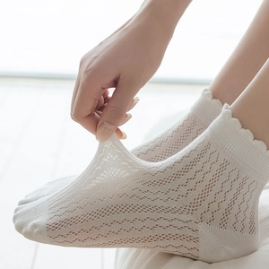 Breathable white lace mesh ankle socks with scalloped edges and high elasticity fabric