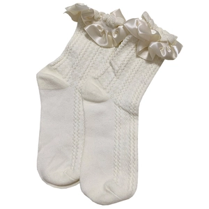 Chaussettes mi-hautes Lolita blanc crème en coton avec volants et nœuds en satin