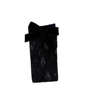 Elegante schwarze Spitzen-Wadenstrümpfe mit Samtschleifen und süßem Hohlmaschenmuster