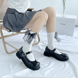 Chaussettes blanches Lolita avec nœud en tulle et chaussures Mary Jane noires