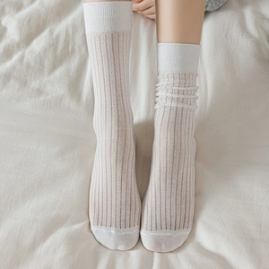 Chaussettes mi-hautes blanches respirantes à rayures verticales en maille légère