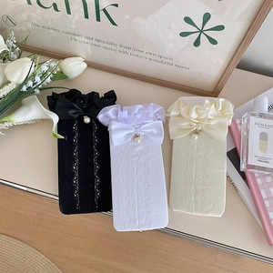 Chaussettes dentelle femme avec nœud et perle en noir, blanc et beige