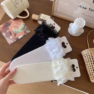 Chaussettes douces de style japonais avec dentelle et motif ajouré en forme de cœur