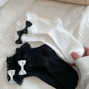 Chaussettes Lolita blanches et noires avec bordure en dentelle et nœud en mesh aéré