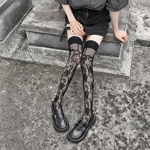 Chaussettes hautes noires gothiques pour femmes avec dentelle florale et motif rose