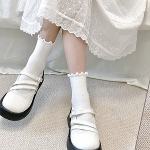 Chaussures Mary Jane blanches à plateforme et chaussettes à volants de style japonais