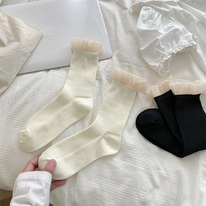 Spitzensocken mit Rüschen aus Organza in Schwarz und Cremeweiß für Mädchen