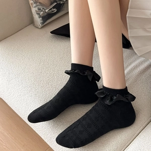 Chaussettes courtes Lolita noires avec dentelle satinée et motif tricoté en losange