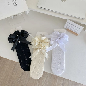 Trois paires de chaussettes résille cœur avec volants en dentelle et nœuds perle