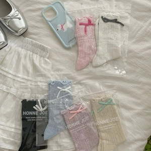 Vue détaillée des chaussettes en coton à volants et nœuds en six couleurs pastel variées